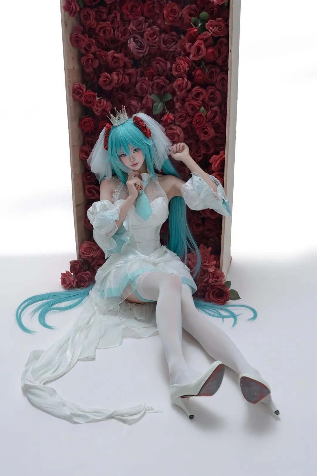 【初音未来cos】白雪姬造型的纯白与赤色碰撞 - 第 4 张