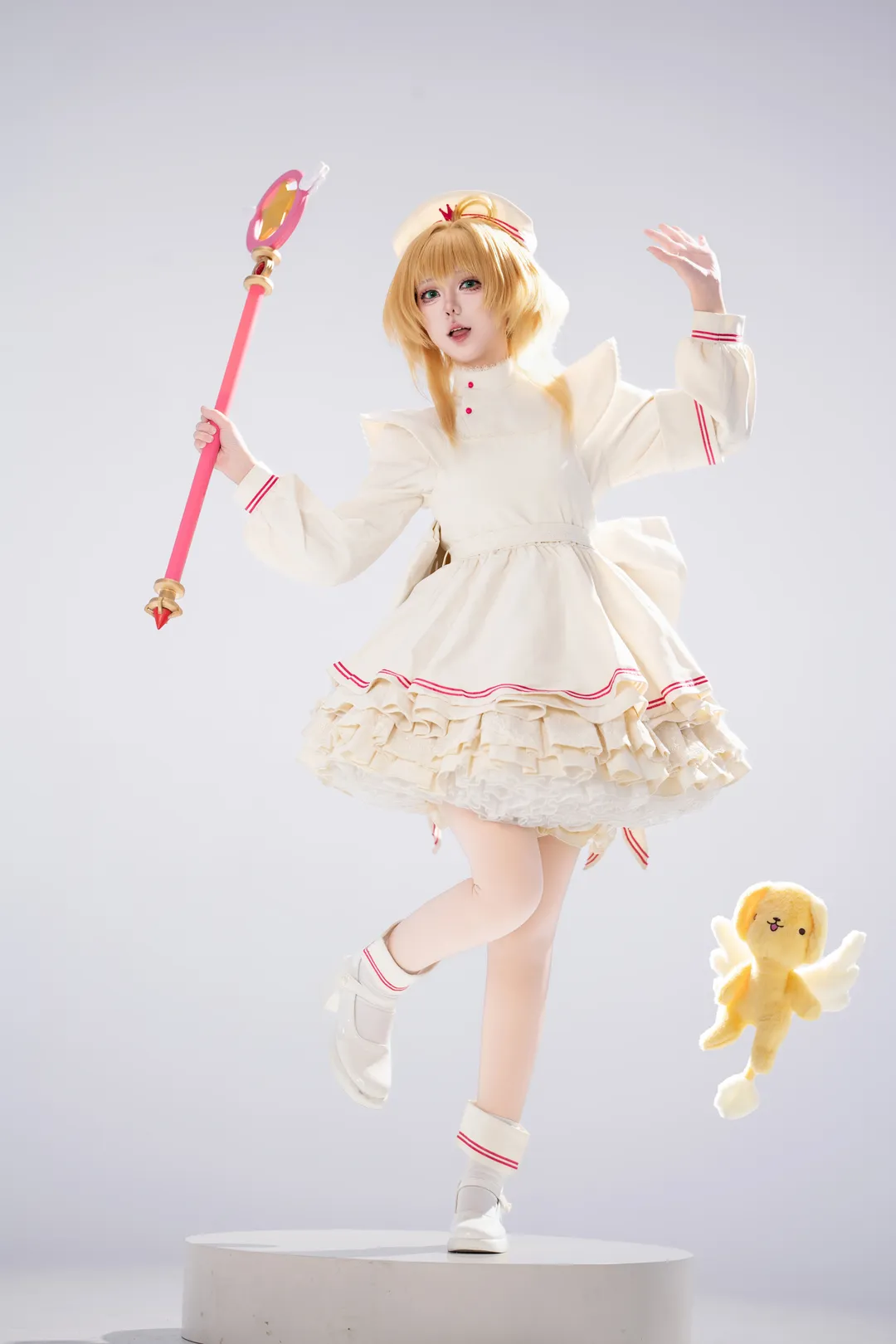 【小樱cos】护士服拿魔杖拍蹦蹦跳跳真的绝了 - 第 2 张