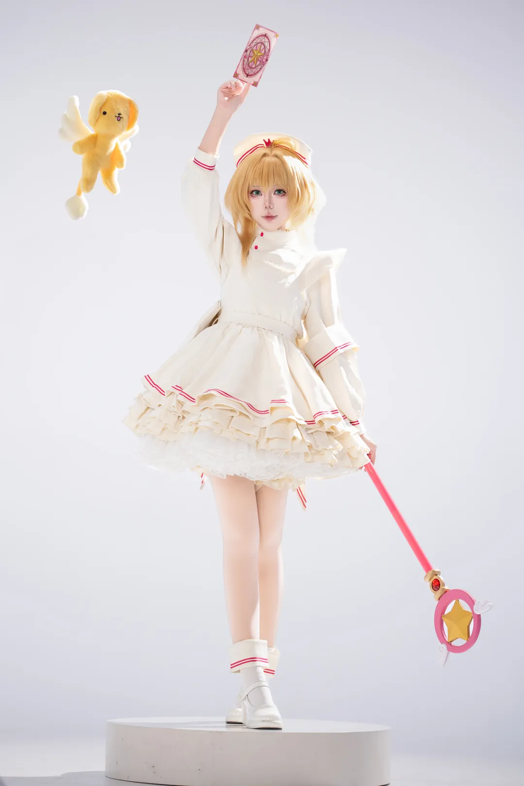 【小樱cos】护士服拿魔杖拍蹦蹦跳跳真的绝了 - 第 3 张