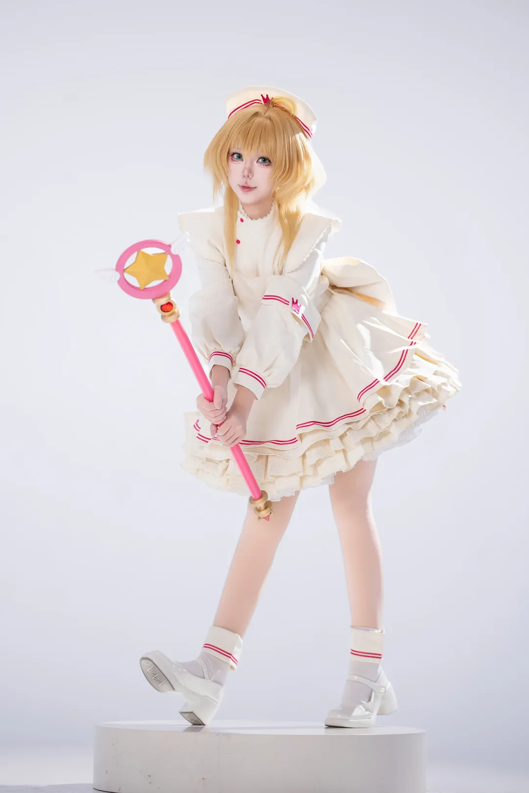 【小樱cos】护士服拿魔杖拍蹦蹦跳跳真的绝了 - 第 4 张