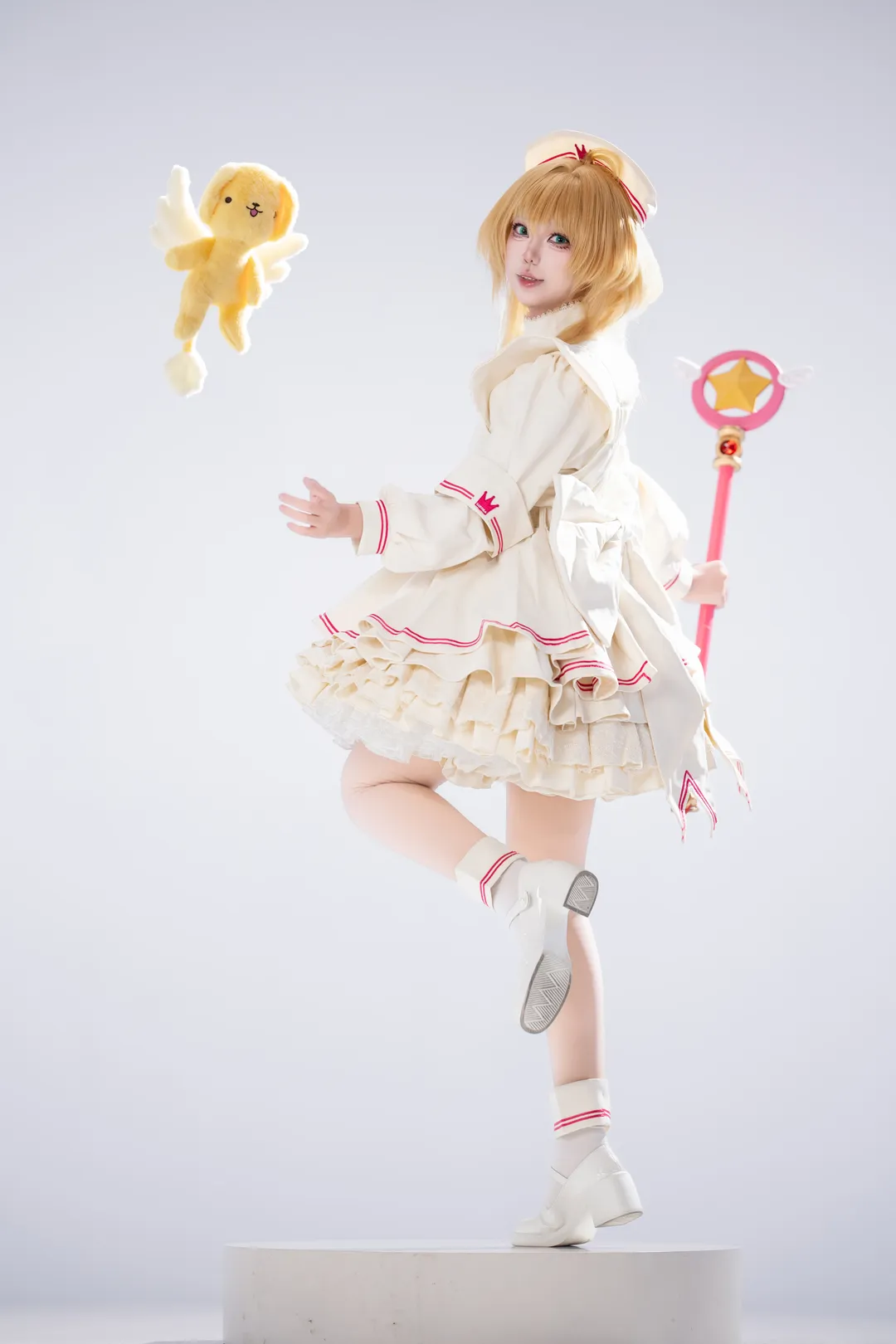 【小樱cos】护士服拿魔杖拍蹦蹦跳跳真的绝了 - 第 7 张