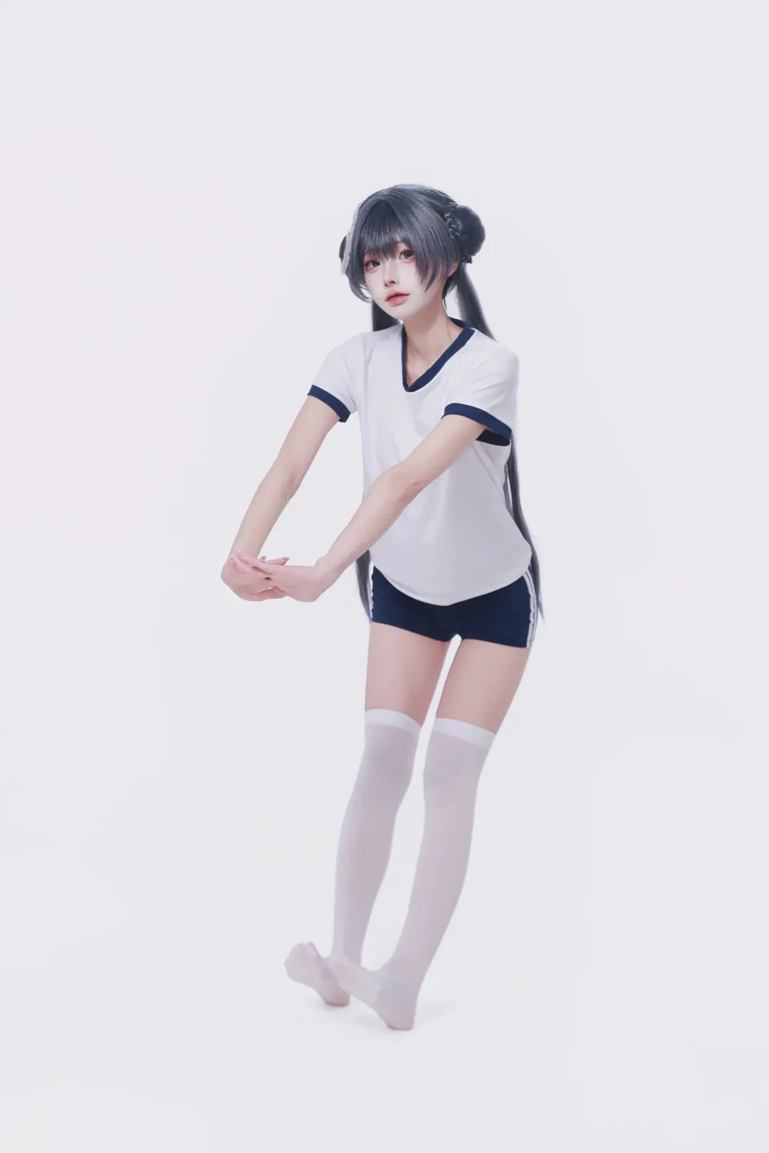 【妃咲cos】蔚蓝档案体育课风穿搭，白棚动作速写参考 - 第 1 张