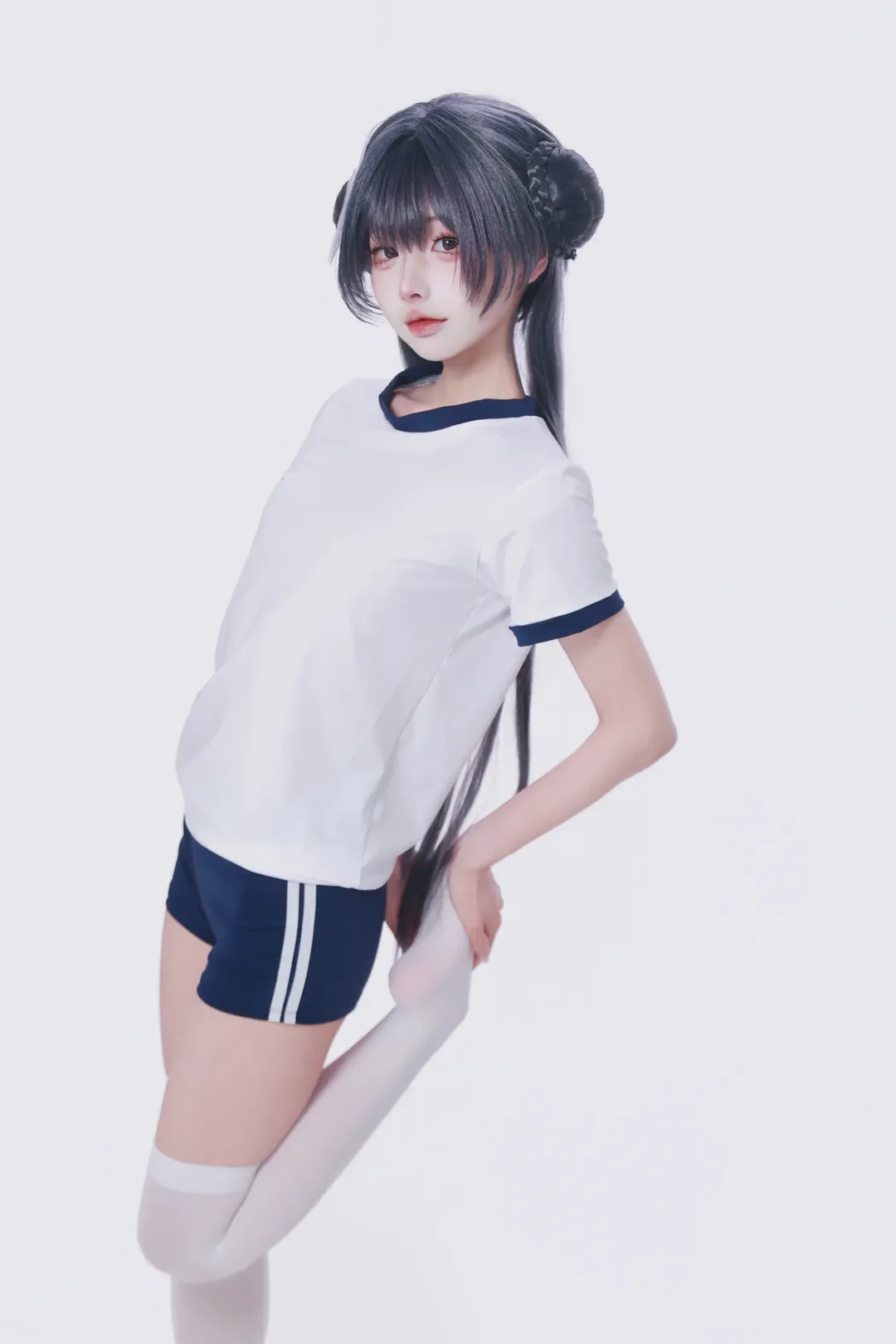 【妃咲cos】蔚蓝档案体育课风穿搭，白棚动作速写参考 - 第 2 张