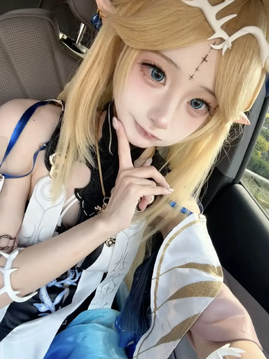 【卡提希婭cos】鳴潮海邊日落中的風與相遇 - 第 1 張