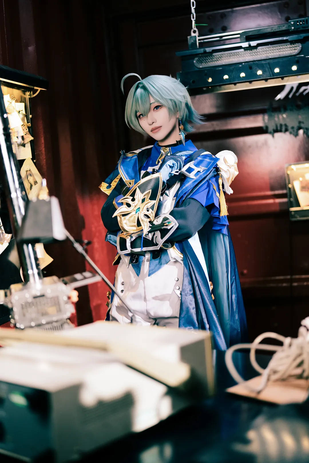 【洛恩cos】原神里的这套蓝金铠甲，质感真的绝了 - 第 1 张
