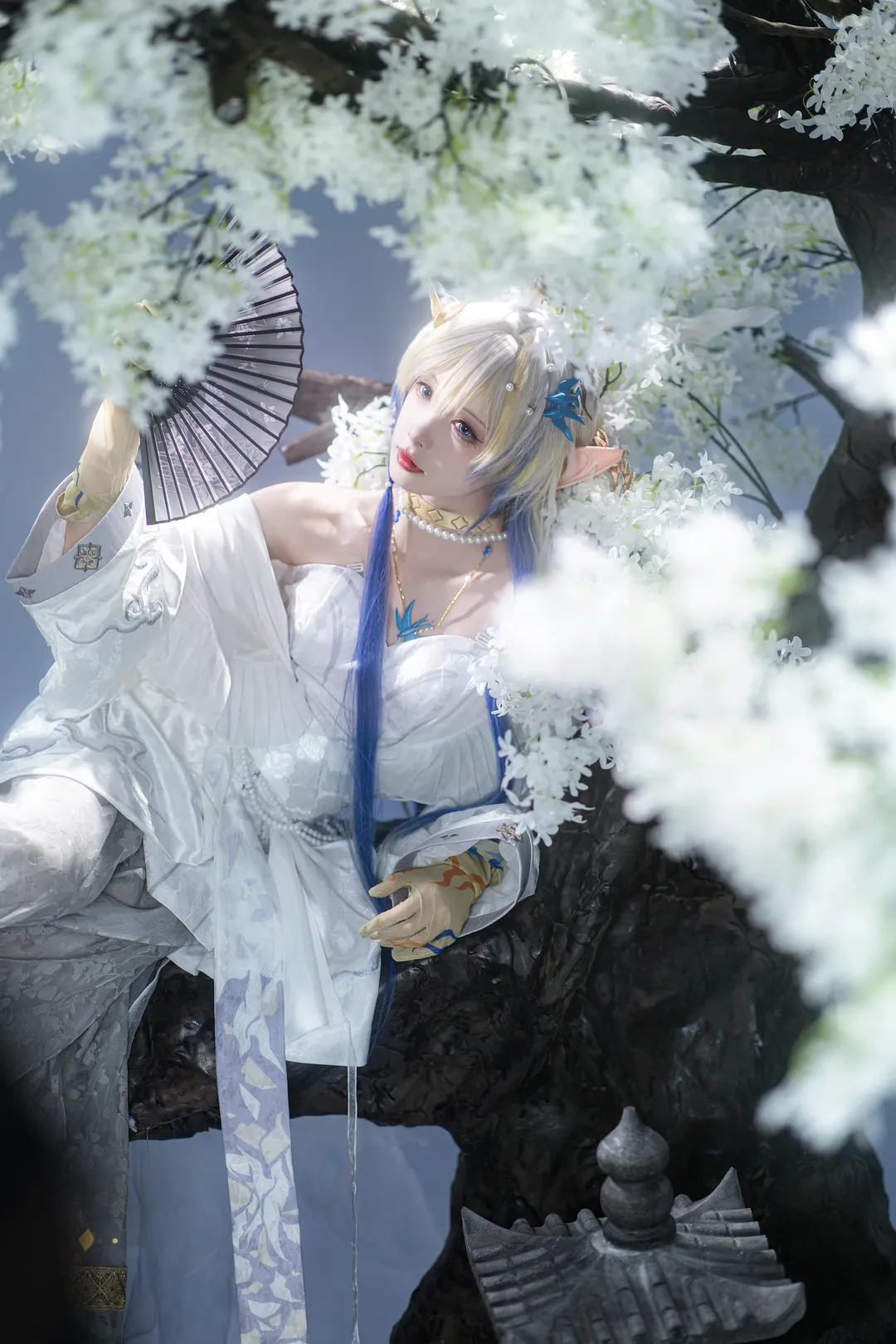 【黍cos】明日方舟音律聯覺，春日花樹下的銀白長裙 - 第 3 張