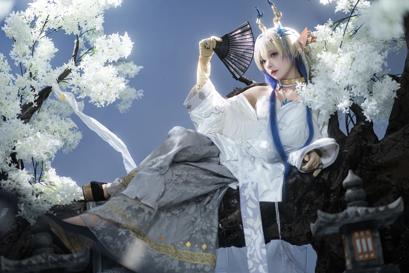 【黍cos】明日方舟音律联觉，白花树下的清冷仙子 - 第 1 张