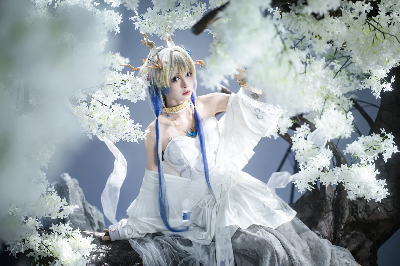 【黍cos】明日方舟音律联觉，白花树下的清冷仙子 - 第 2 张