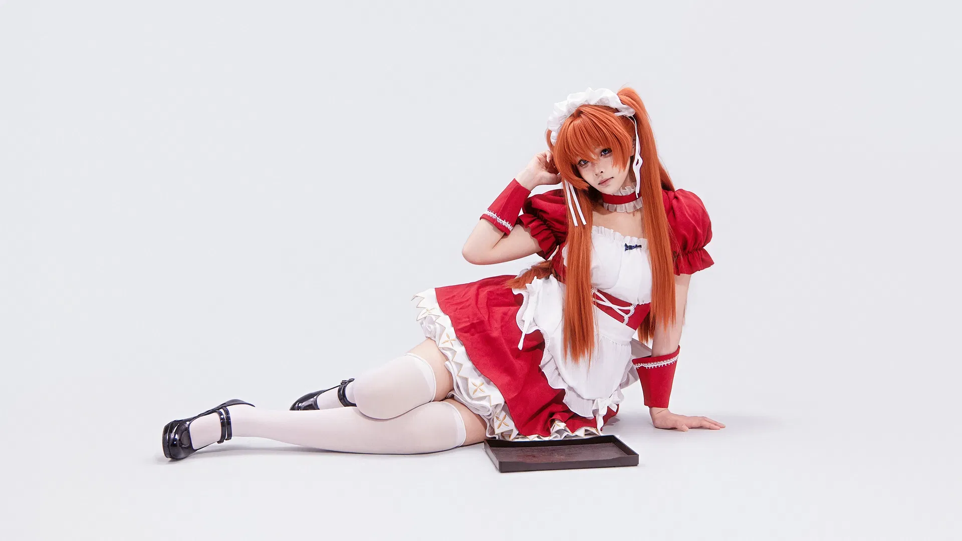 【明日香cos】紅色女僕裝姿勢大全，附帶拖把和飛盤動作參考
