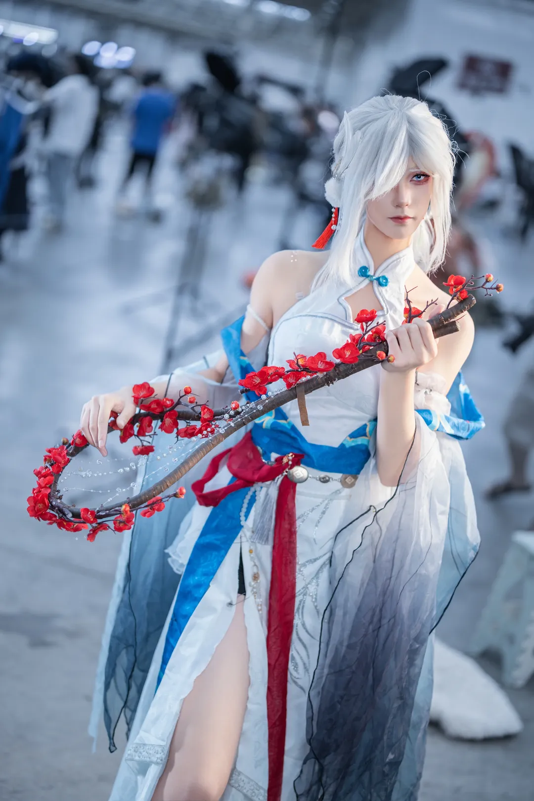【申鹤cos】原神申鹤雪山神女红绳缚魂，白衣胜雪漫展返图 - 第 2 张