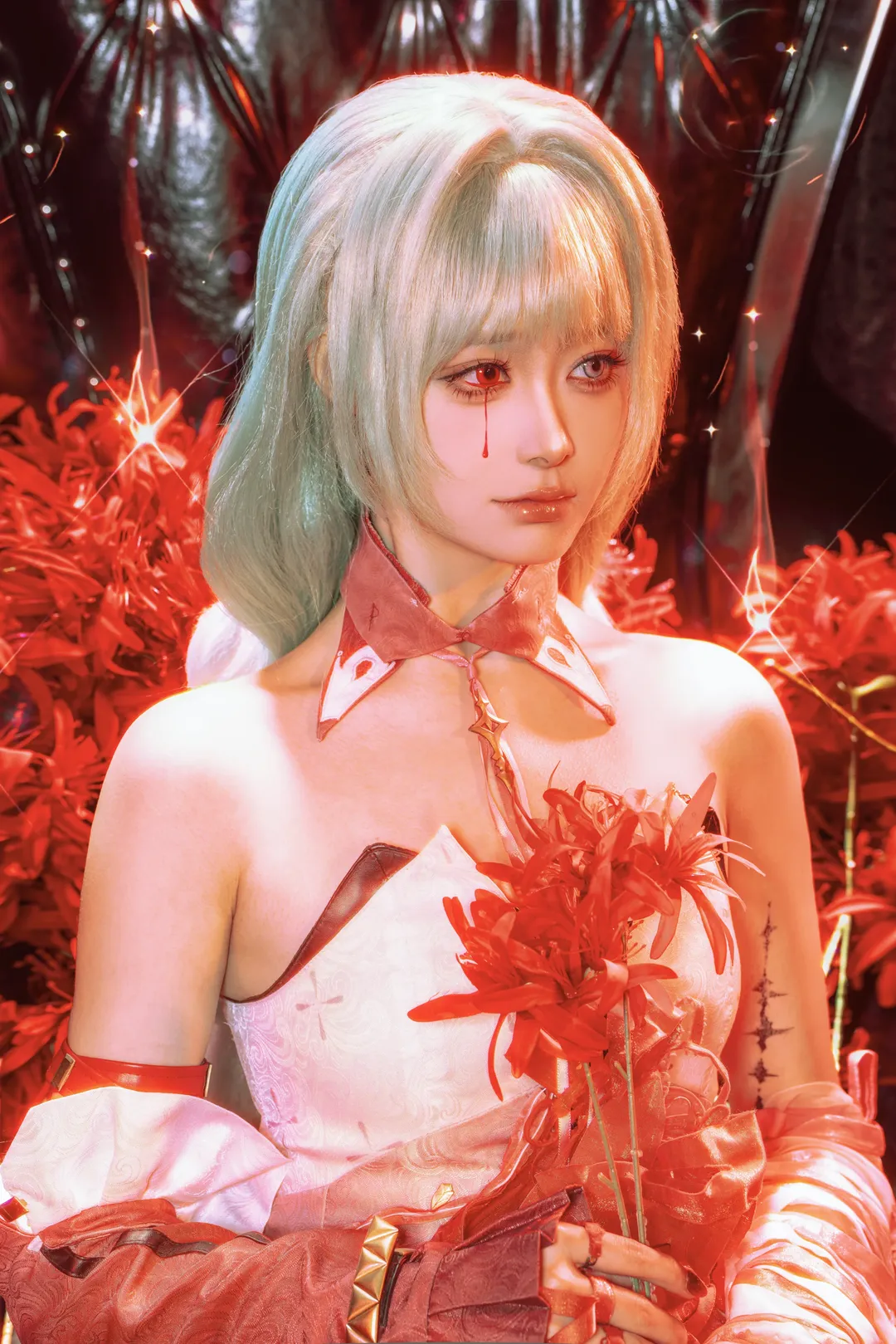 【弗洛洛cos】鸣潮红色花海里的血泪妆尝试 - 第 1 张