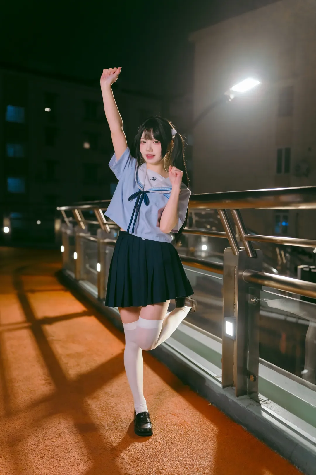 夜半公交站台的校供感水手服写真 - 第 10 张