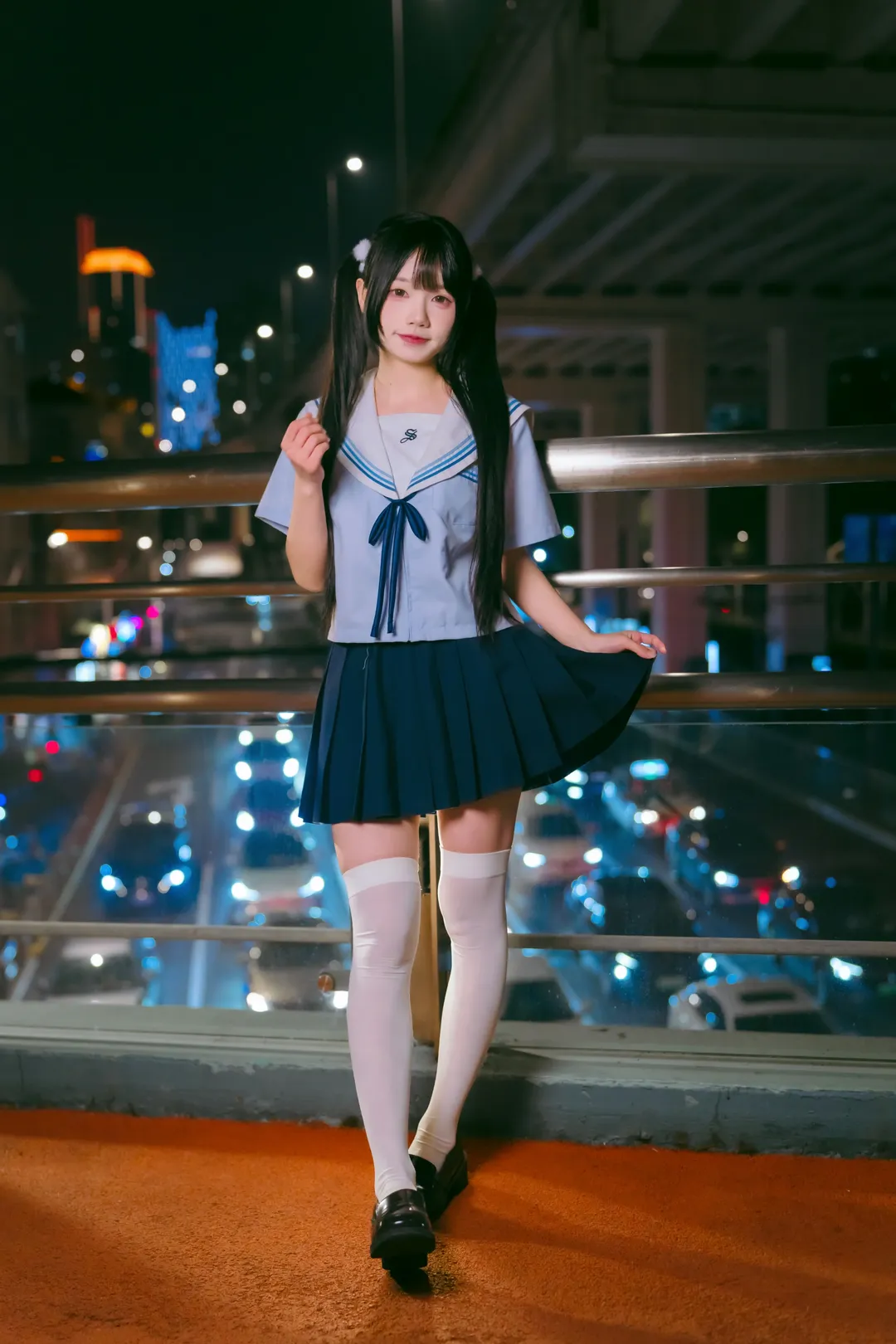 夜半公交站台的校供感水手服写真 - 第 2 张