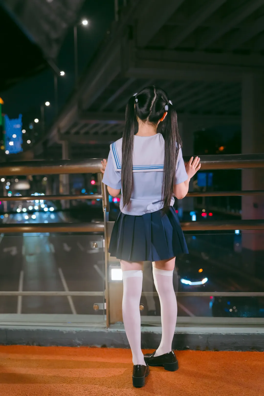 夜半公交站台的校供感水手服写真 - 第 3 张