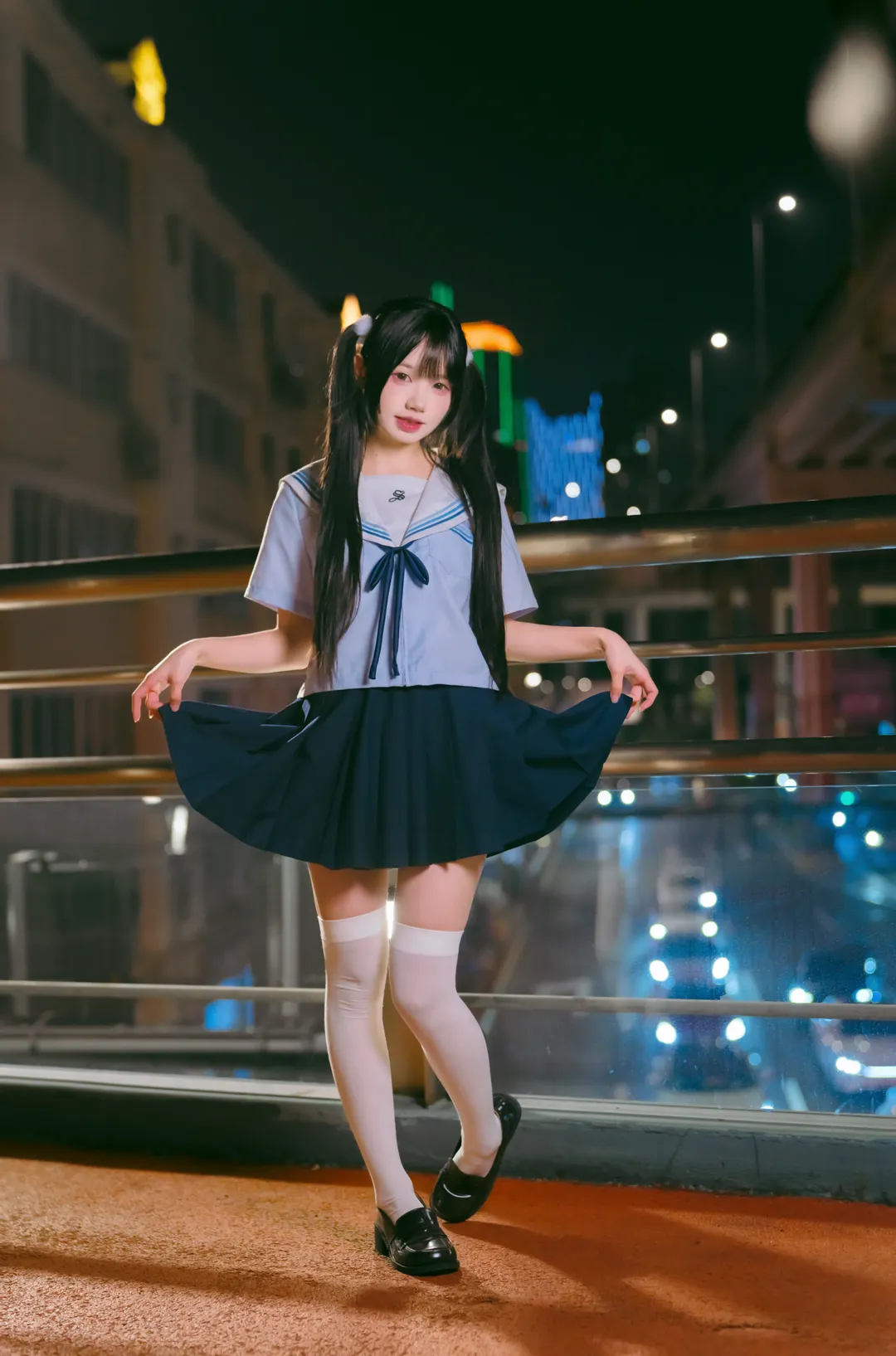 夜半公交站台的校供感水手服写真 - 第 5 张