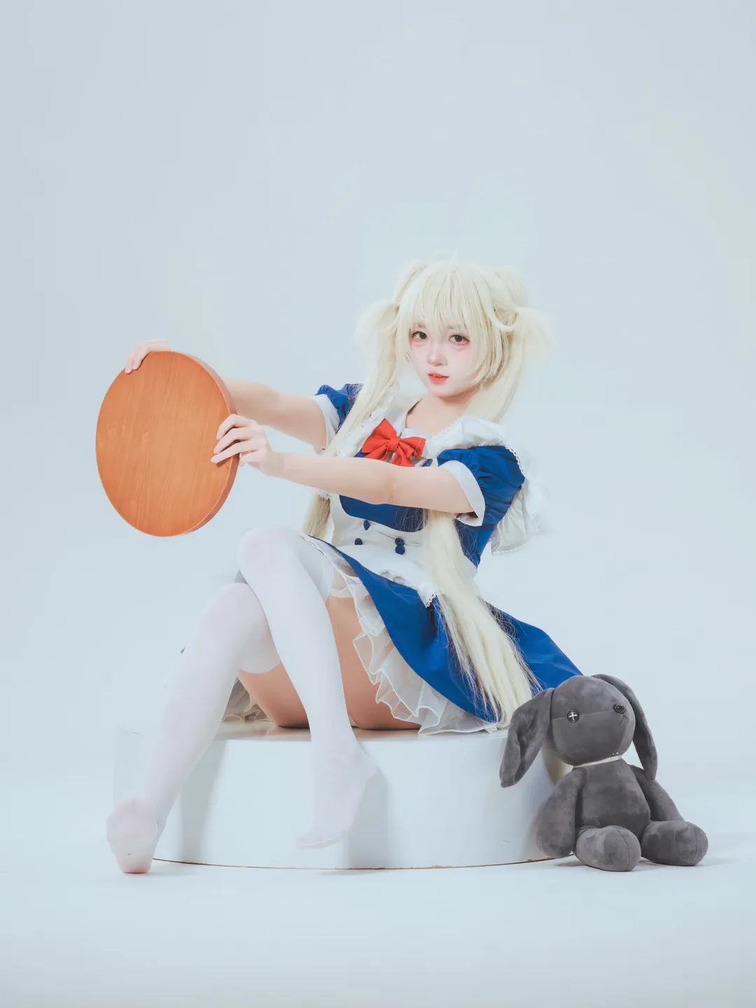 【春日野穹cos】無影棚裡的白絲女僕拍攝記錄 - 第 4 張
