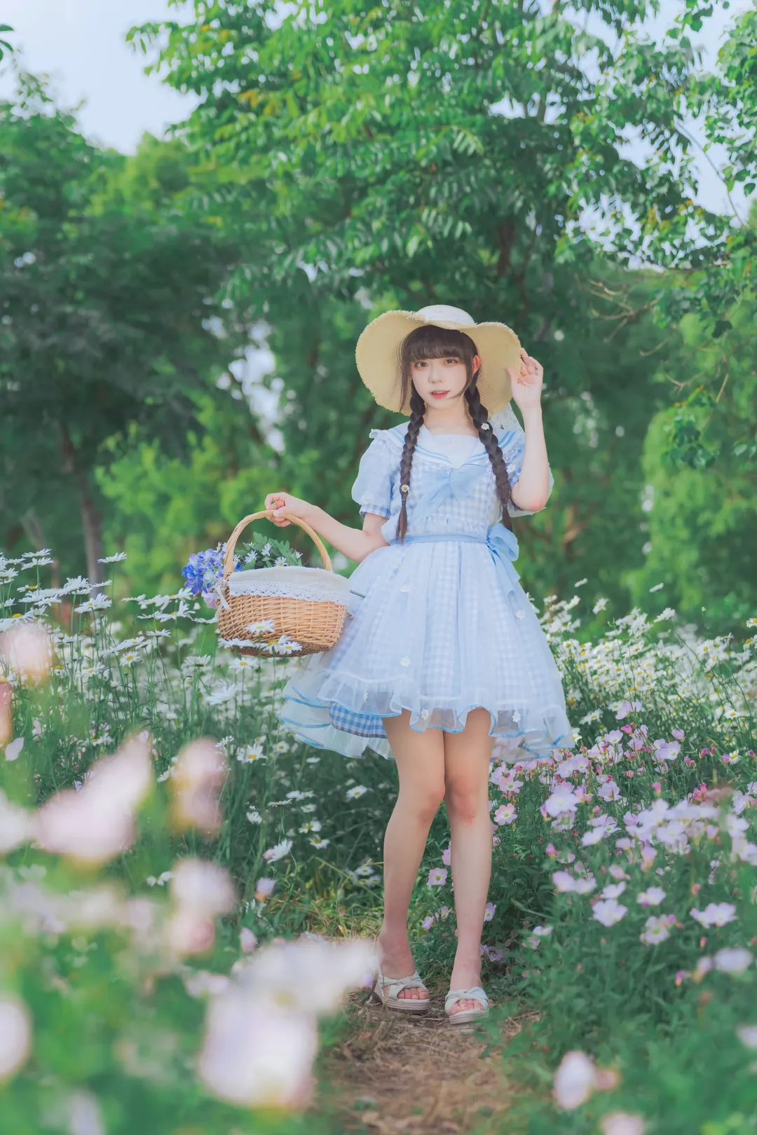 日系田园风写真：在雏菊花海中捕捉春日的微风 - 第 1 张