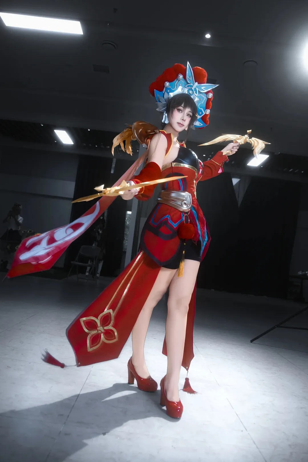 【虞姬cos】王者荣耀霸王别姬，红黑战袍下的动态张力 - 第 1 张