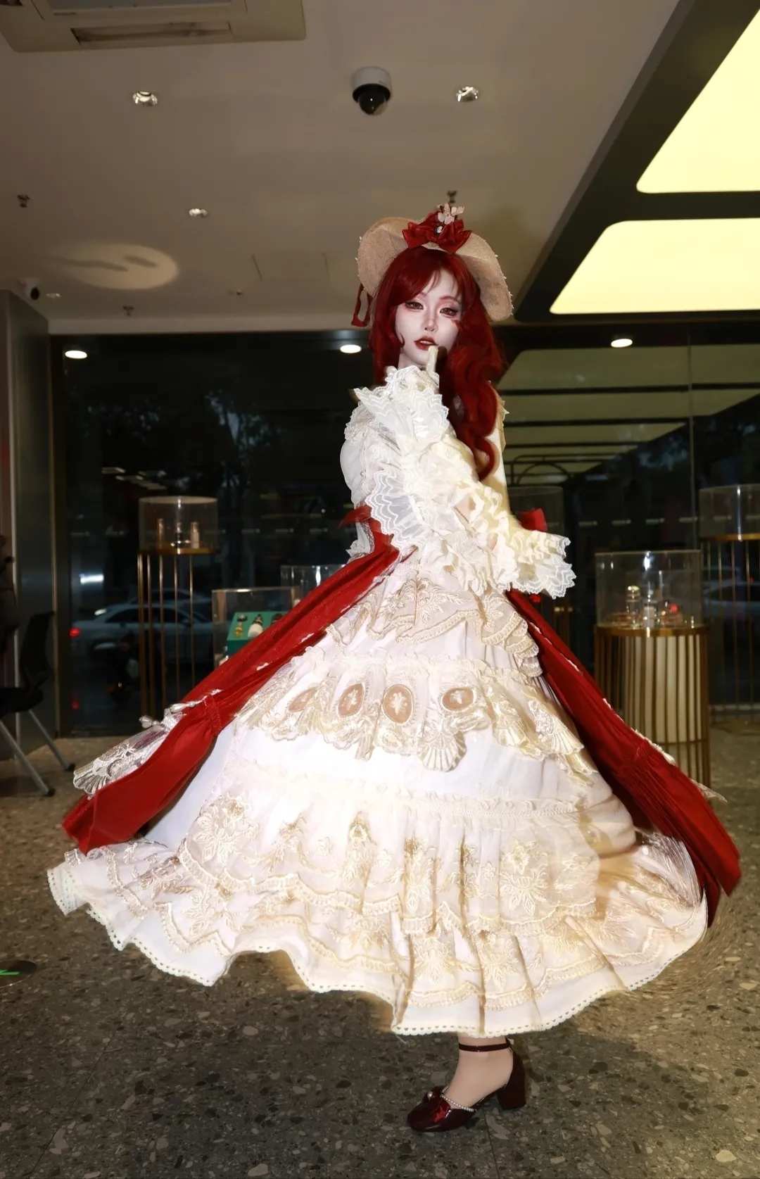 【红桃皇后cos】我在无限游戏里封神，东门银泰伊丽莎白出街 - 第 2 张