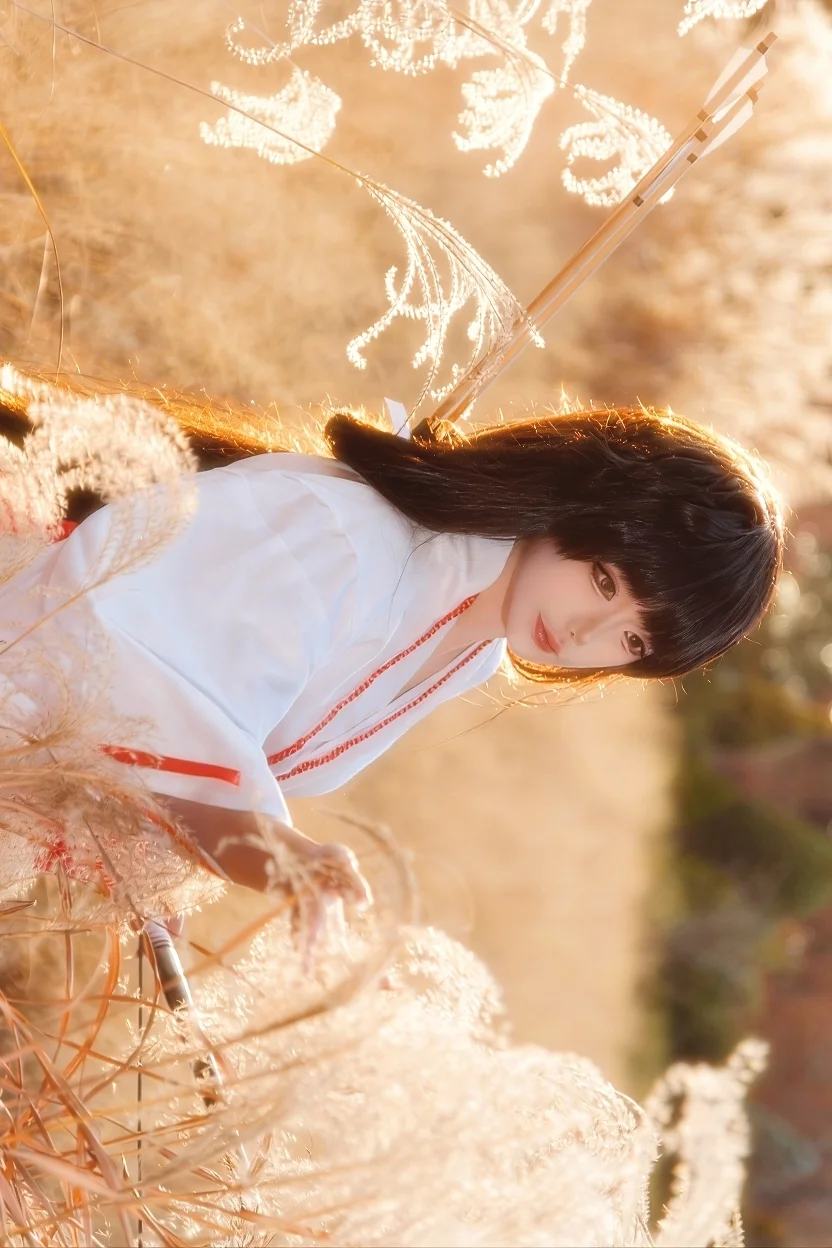 【桔梗cos】夕阳下的芒草和弓箭，挑战犬夜叉神明少女风格 - 第 4 张