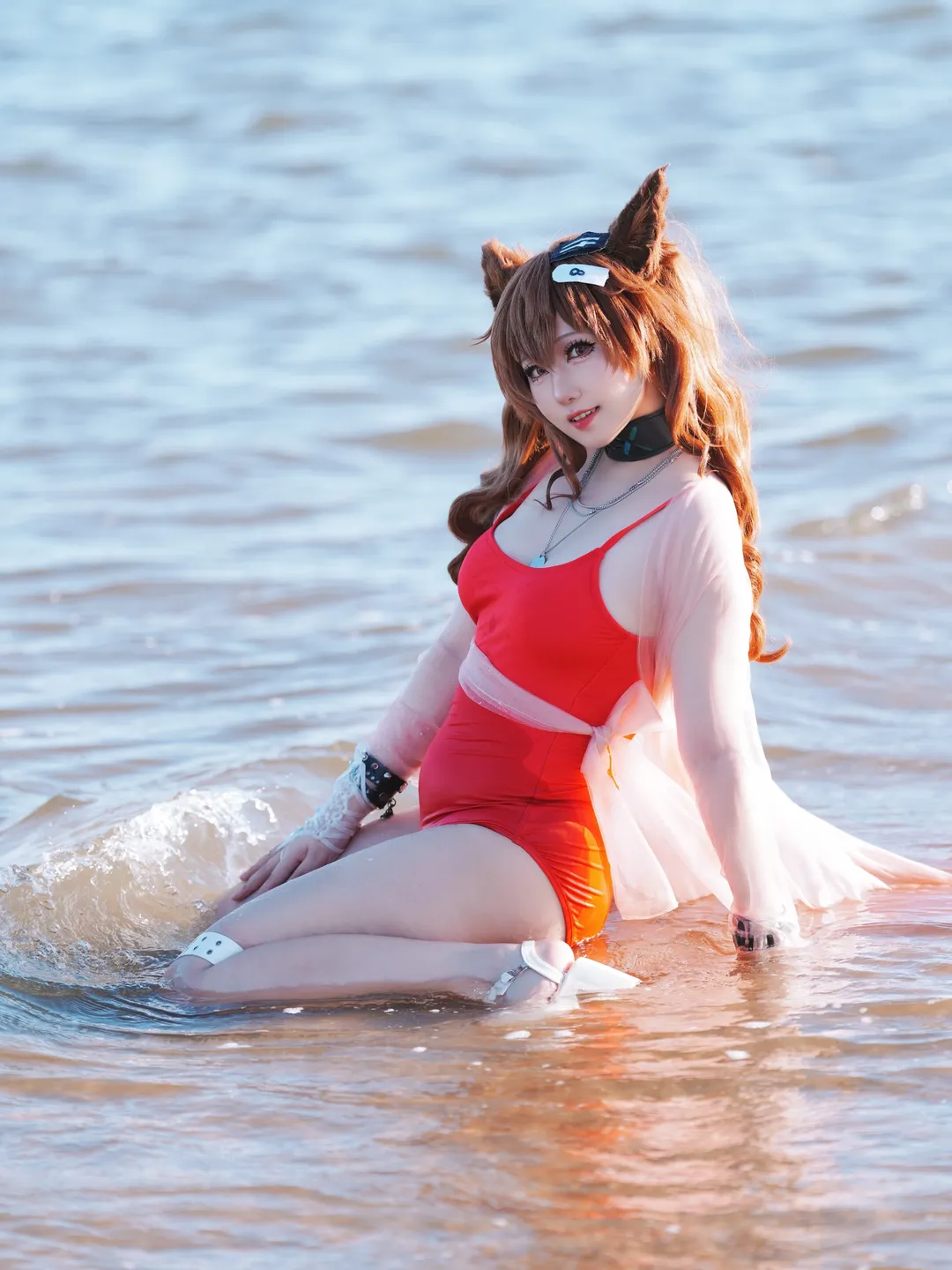 【安洁莉娜cos】抓住夏天的尾巴，感受明日方舟的清凉 - 第 1 张
