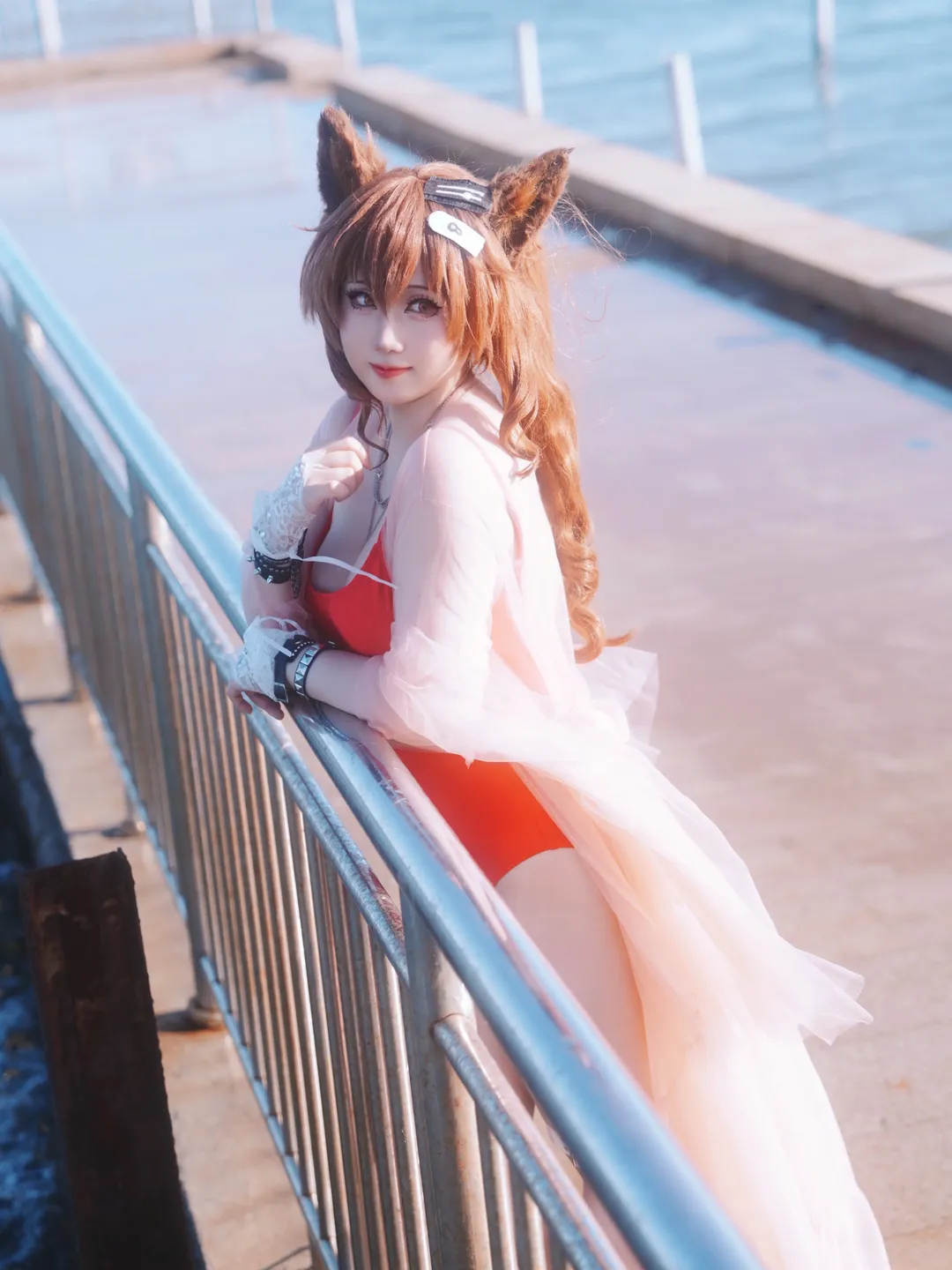 【安洁莉娜cos】抓住夏天的尾巴，感受明日方舟的清凉 - 第 2 张