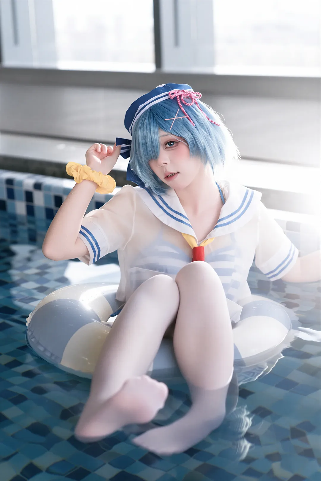 【蕾姆cos】從零開始的異世界夏日泳池正片，半透水手服與白絲的碰撞 - 第 1 張