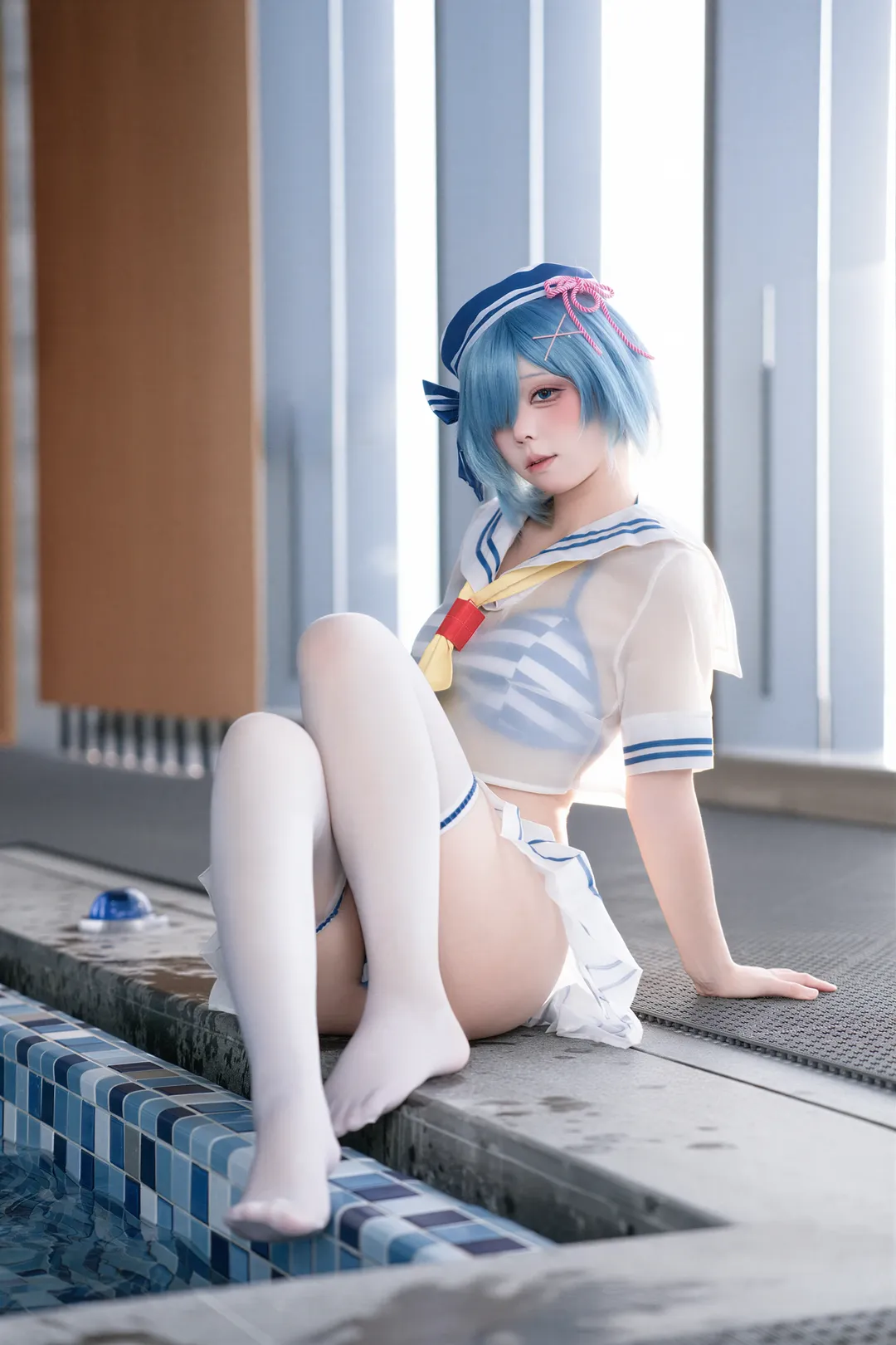 【蕾姆cos】從零開始的異世界夏日泳池正片，半透水手服與白絲的碰撞 - 第 2 張
