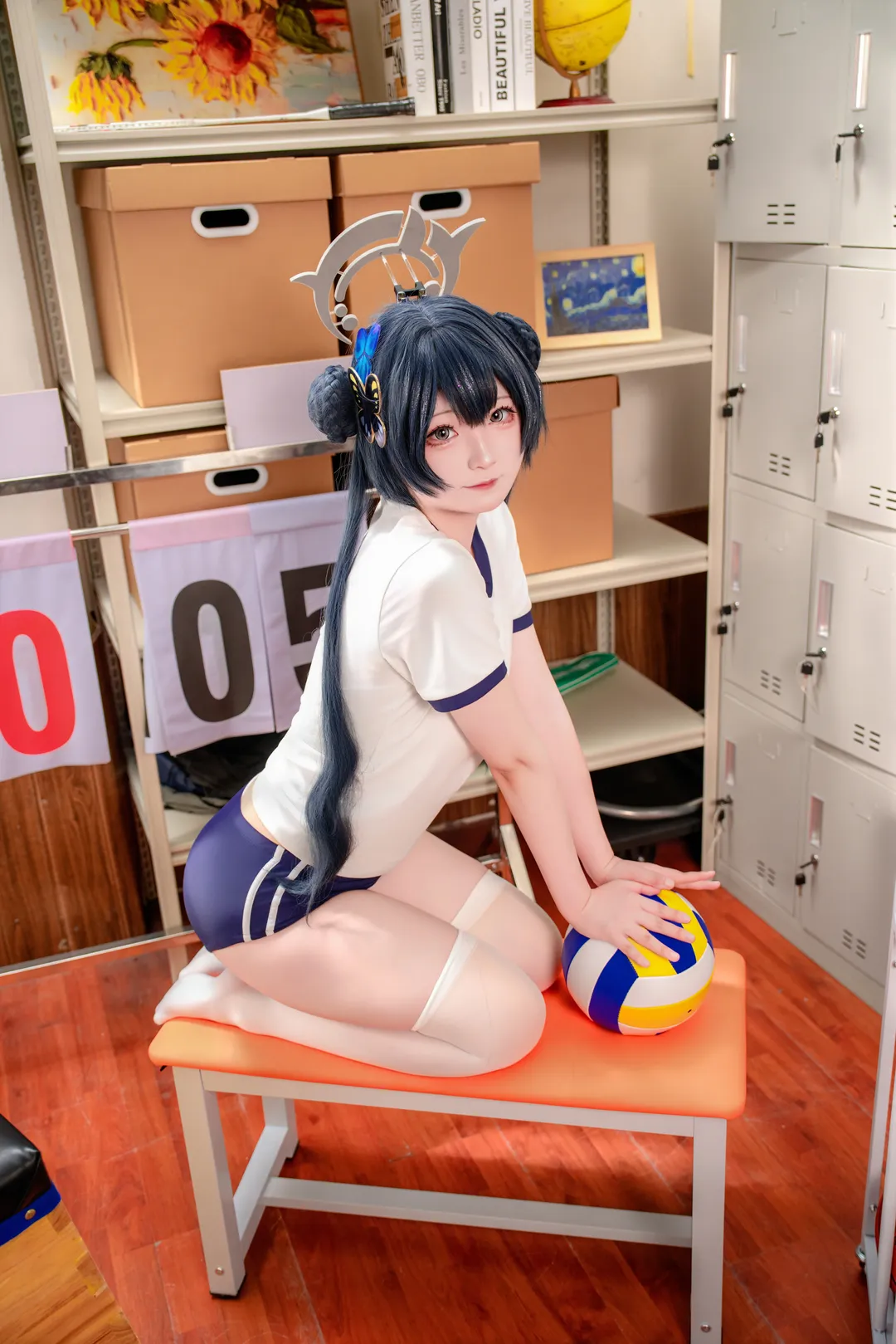 【妃咲cos】運動白絲搭配排球，蔚藍檔案體育服拍攝 - 第 3 張