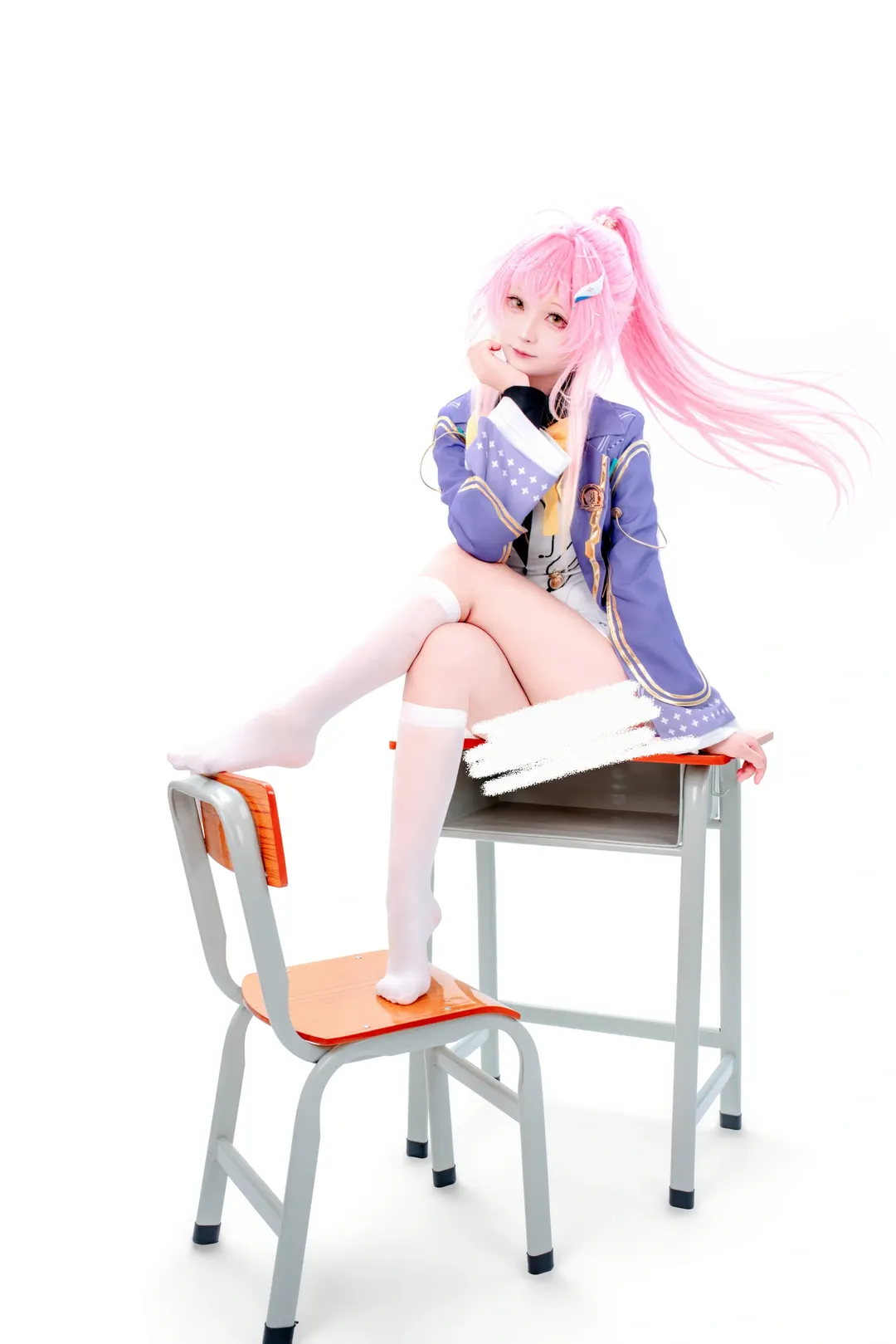 【愛彌斯cos】鳴潮學園風制服，白絲與課桌的奇妙組合 - 第 1 張
