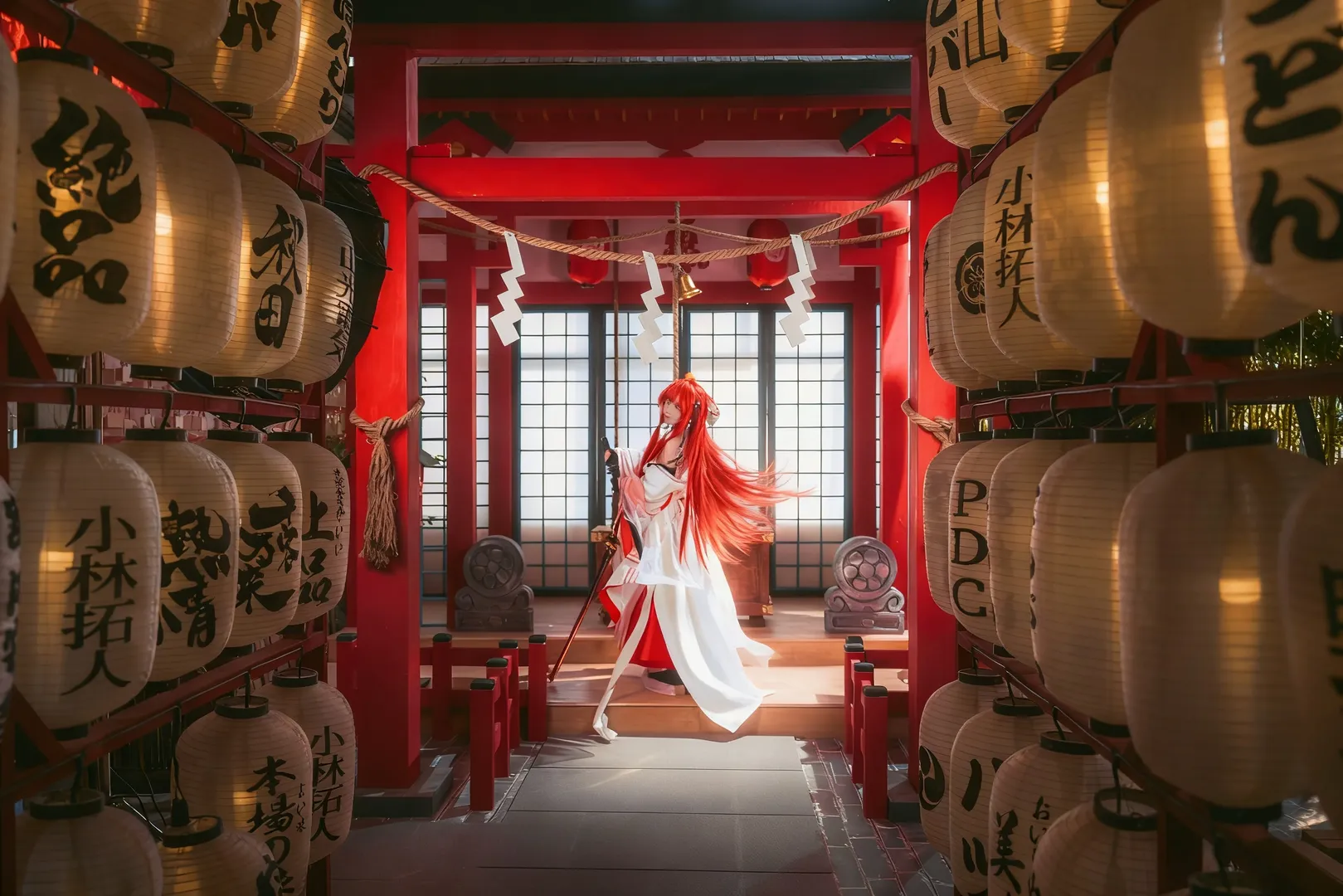 【繪梨衣cos】龍族紅白巫女服的神社光影瞬間 - 第 4 張