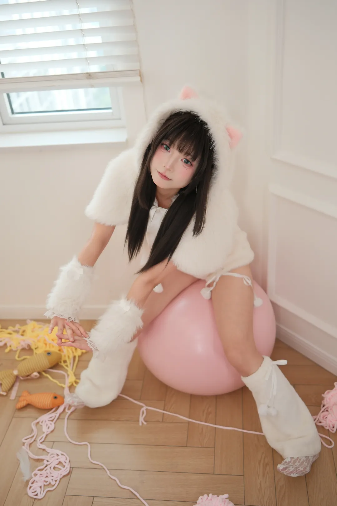 纯白毛绒猫耳娘 室内糖水片写真 - 第 7 张