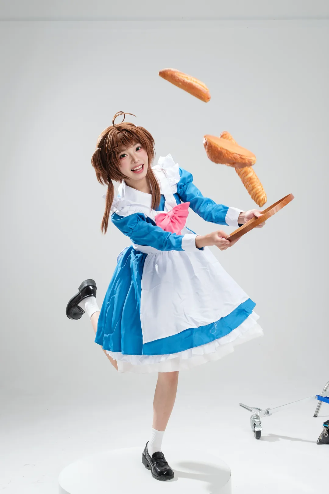 【小樱cos】小樱女仆白棚颠勺，蓝色裙摆与魔法杖的碰撞 - 第 2 张