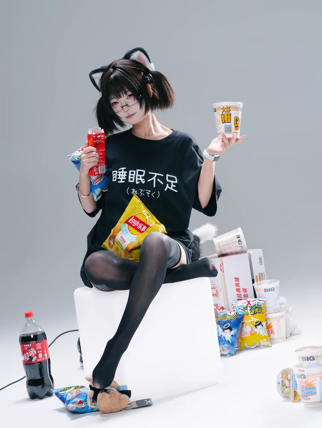 白棚猫娘主题糖水片，零食道具拉满的慵懒日常 - 第 1 张