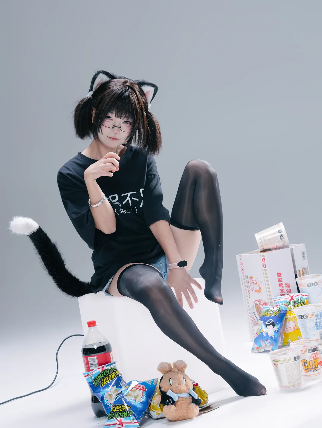 白棚猫娘主题糖水片，零食道具拉满的慵懒日常 - 第 3 张