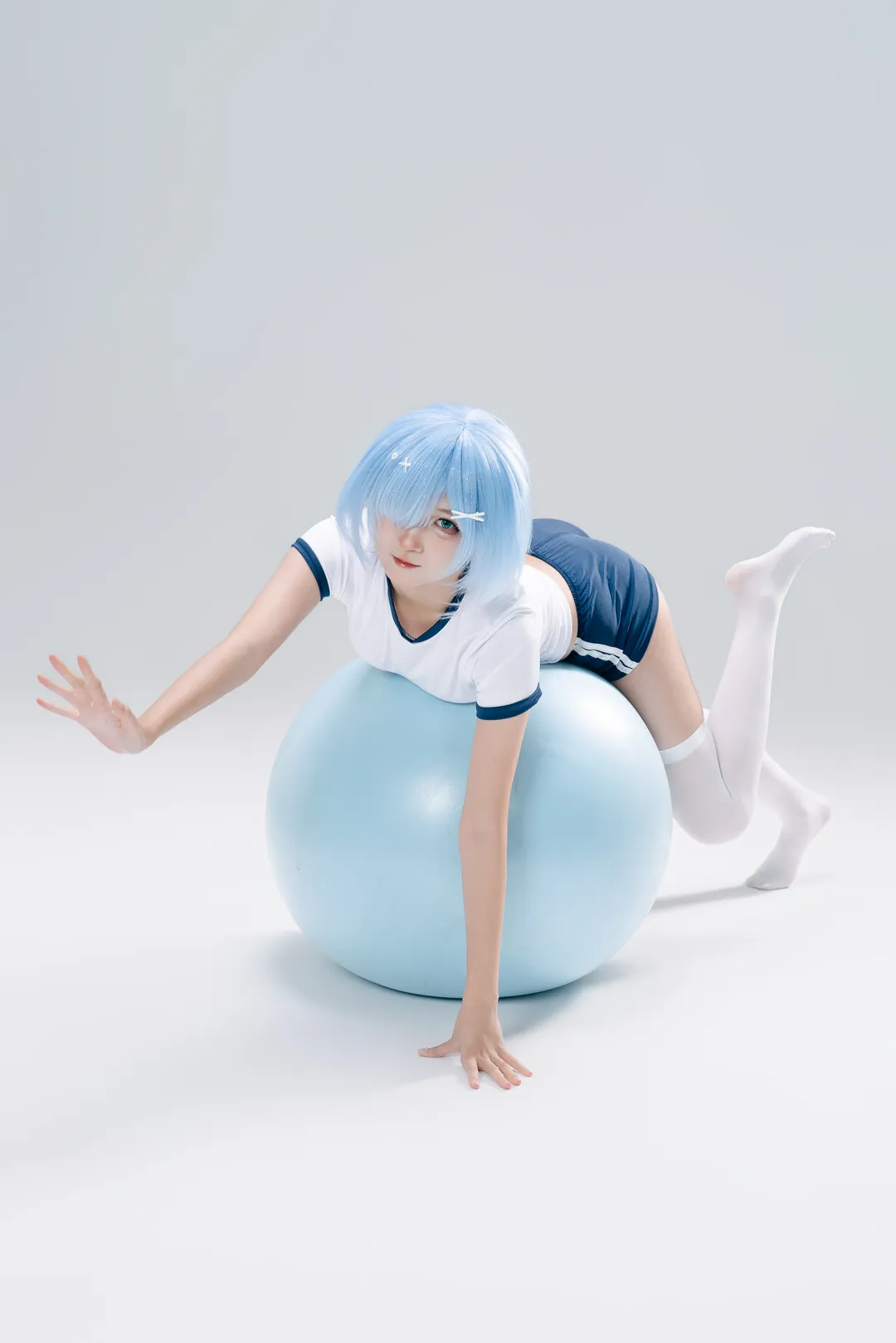 【蕾姆cos】白棚里的水蓝色体操服与瑜伽球拍摄记录 - 第 8 张