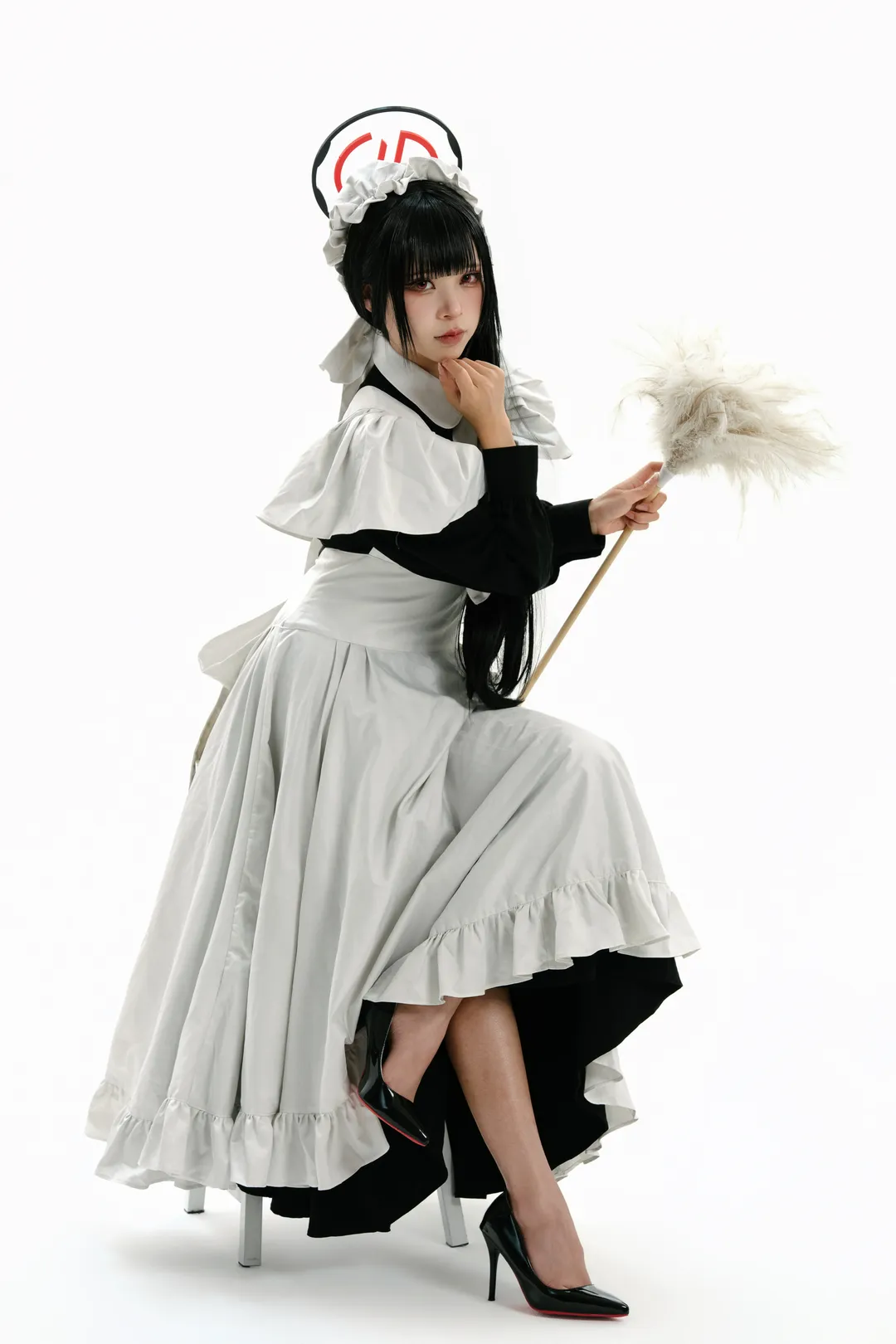 【调月莉音cos】碧蓝档案私设女仆，白棚光影下的优雅姿态 - 第 11 张