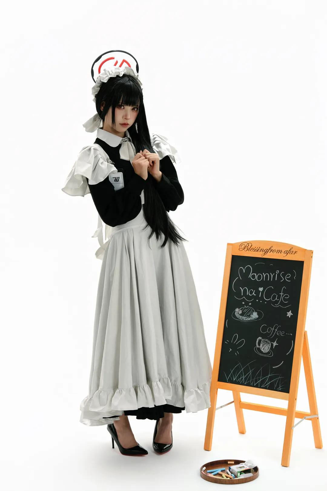 【调月莉音cos】碧蓝档案私设女仆，白棚光影下的优雅姿态 - 第 16 张