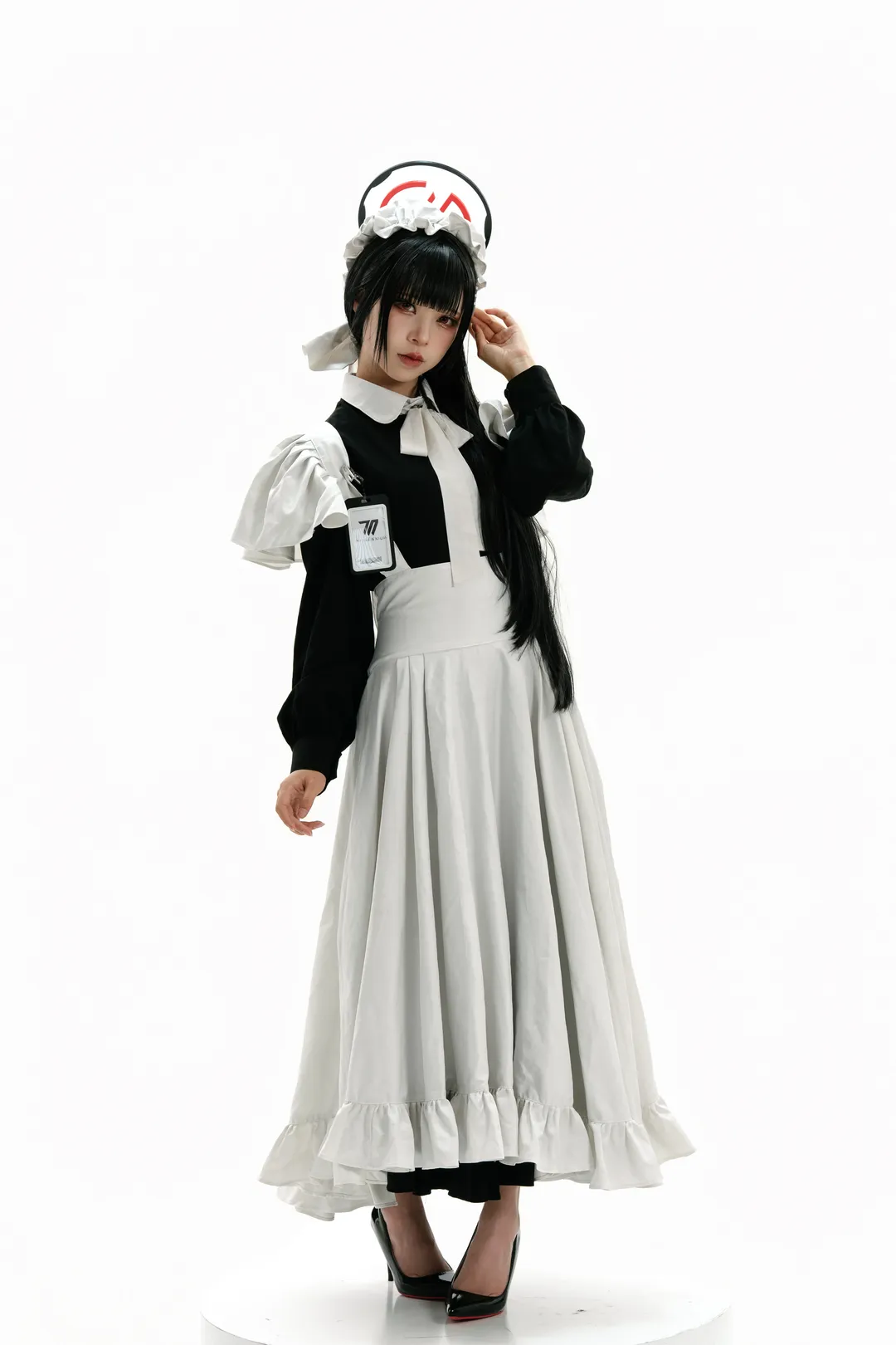 【调月莉音cos】碧蓝档案私设女仆，白棚光影下的优雅姿态 - 第 3 张