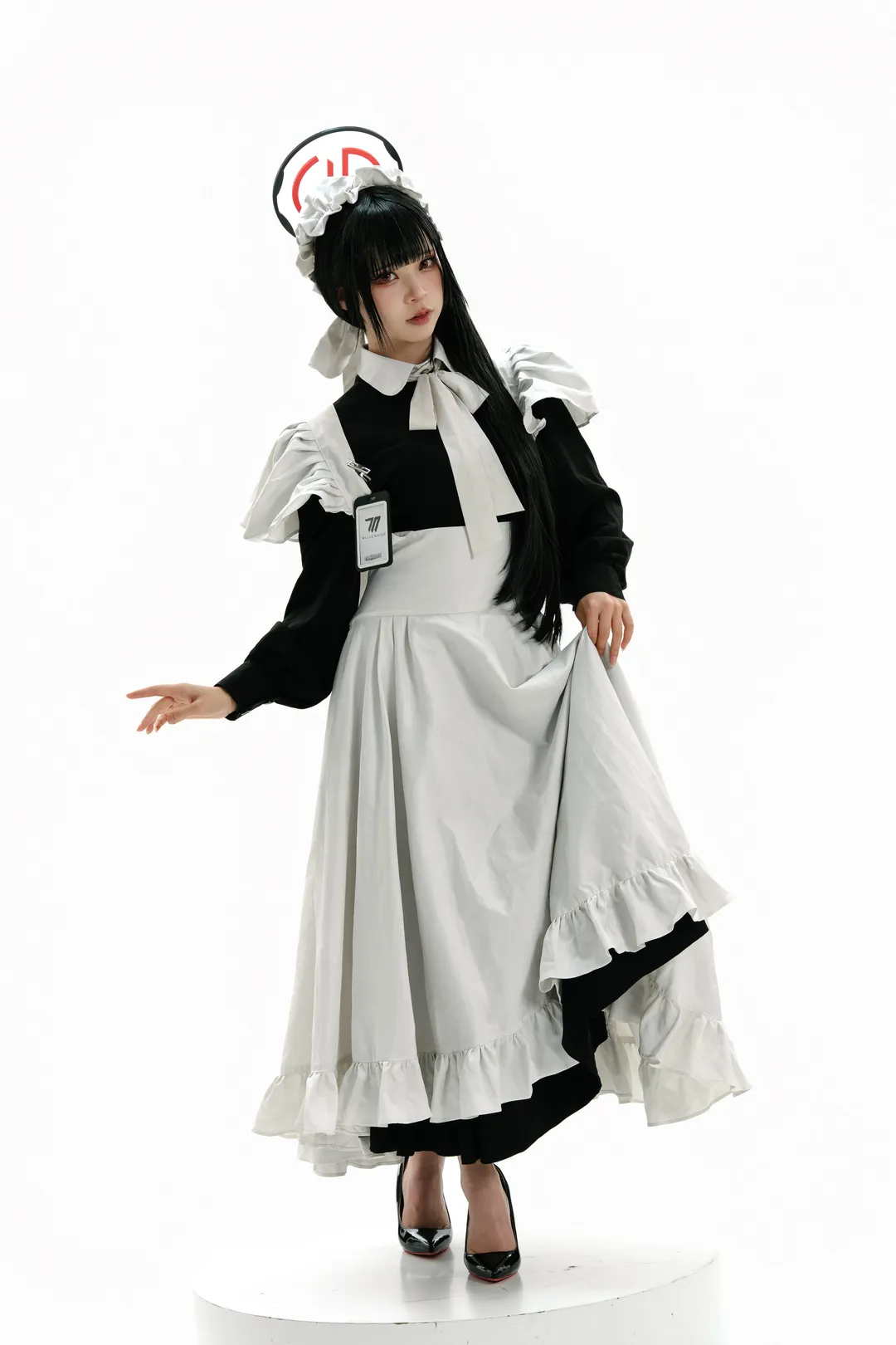 【调月莉音cos】碧蓝档案私设女仆，白棚光影下的优雅姿态 - 第 5 张