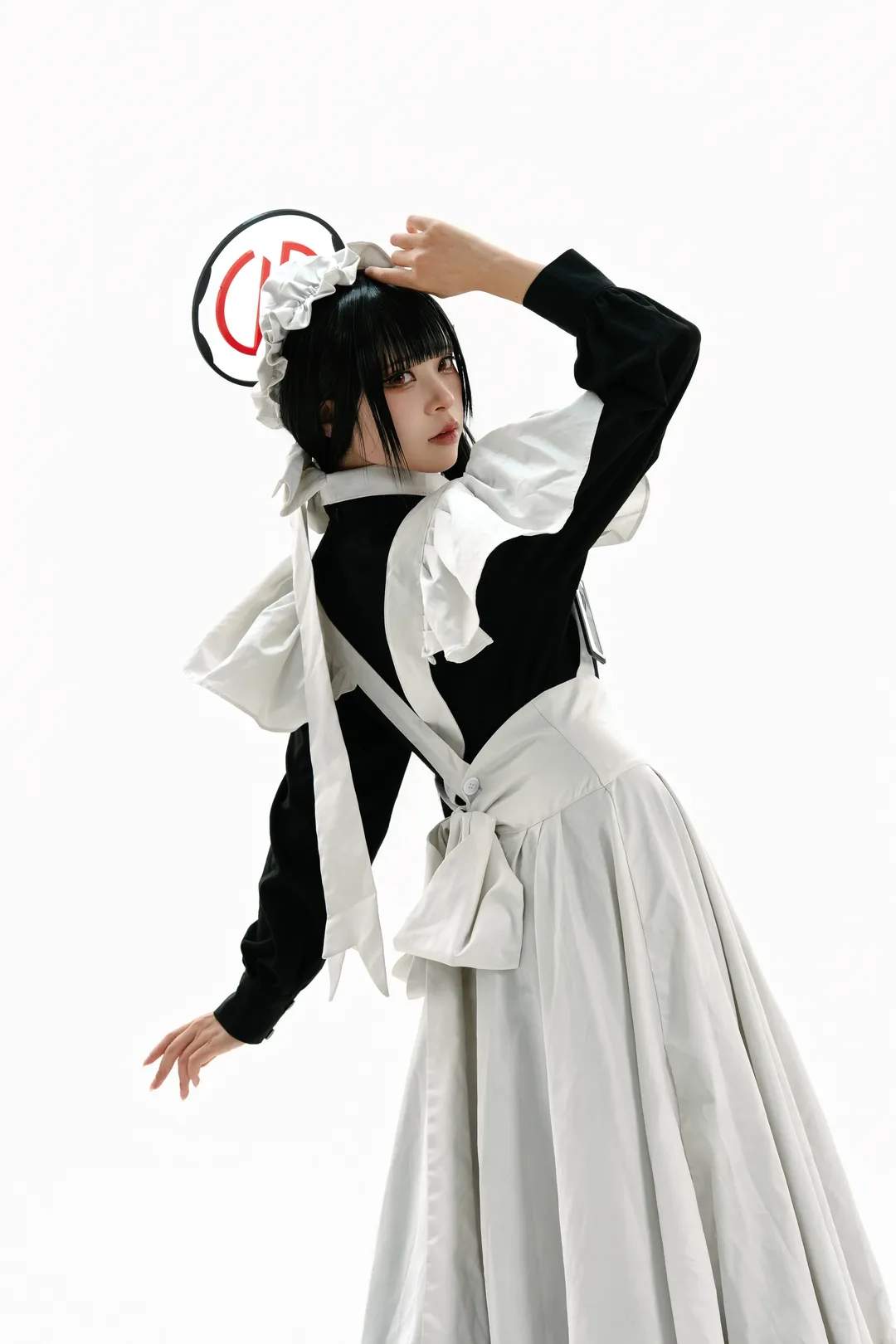【调月莉音cos】碧蓝档案私设女仆，白棚光影下的优雅姿态 - 第 6 张