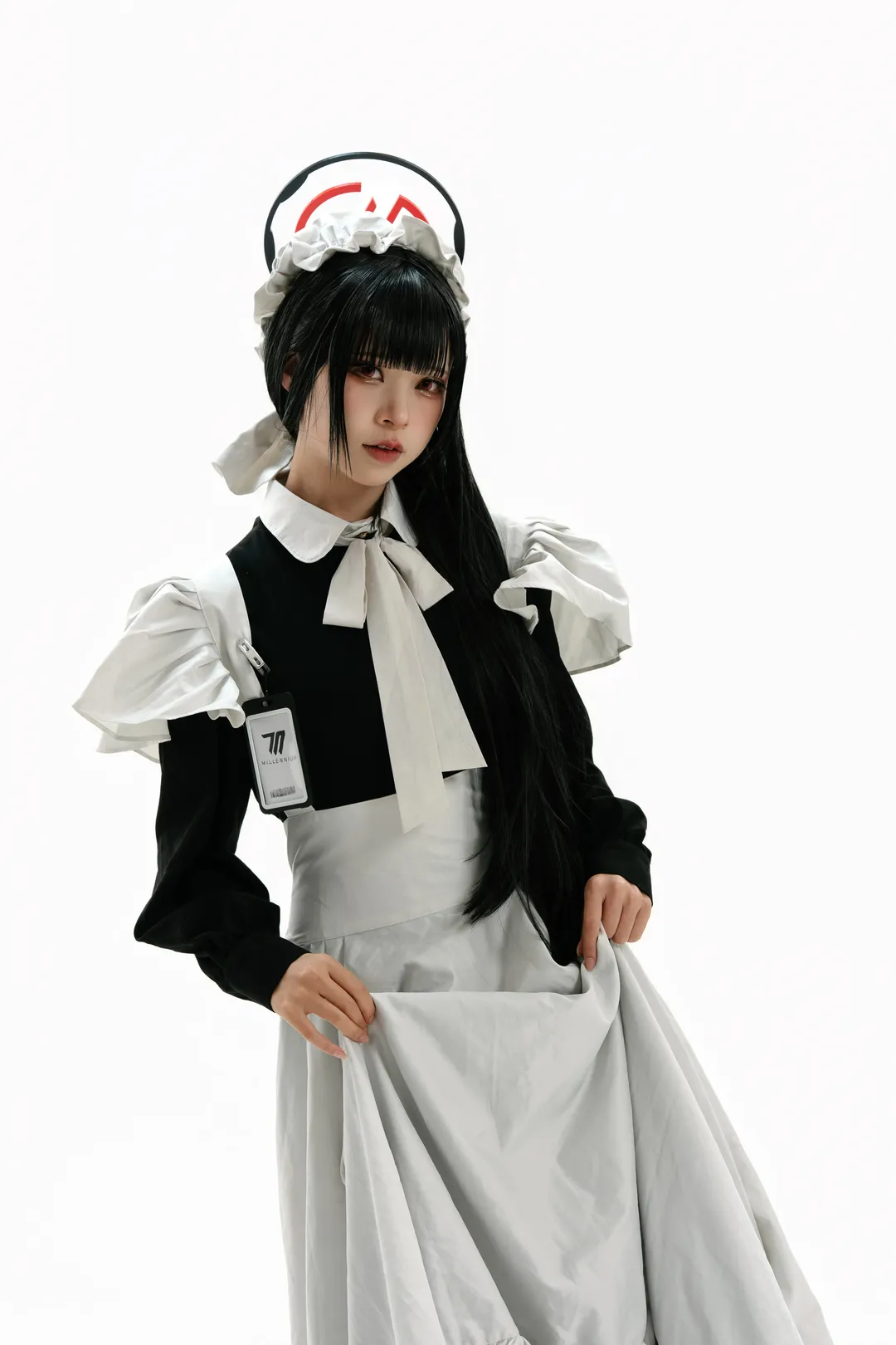 【调月莉音cos】碧蓝档案私设女仆，白棚光影下的优雅姿态 - 第 8 张