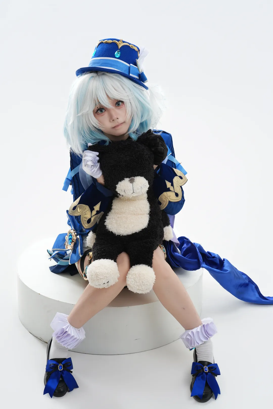 【芙宁娜cos】原神水神白棚拍摄，动作参考安排上 - 第 10 张