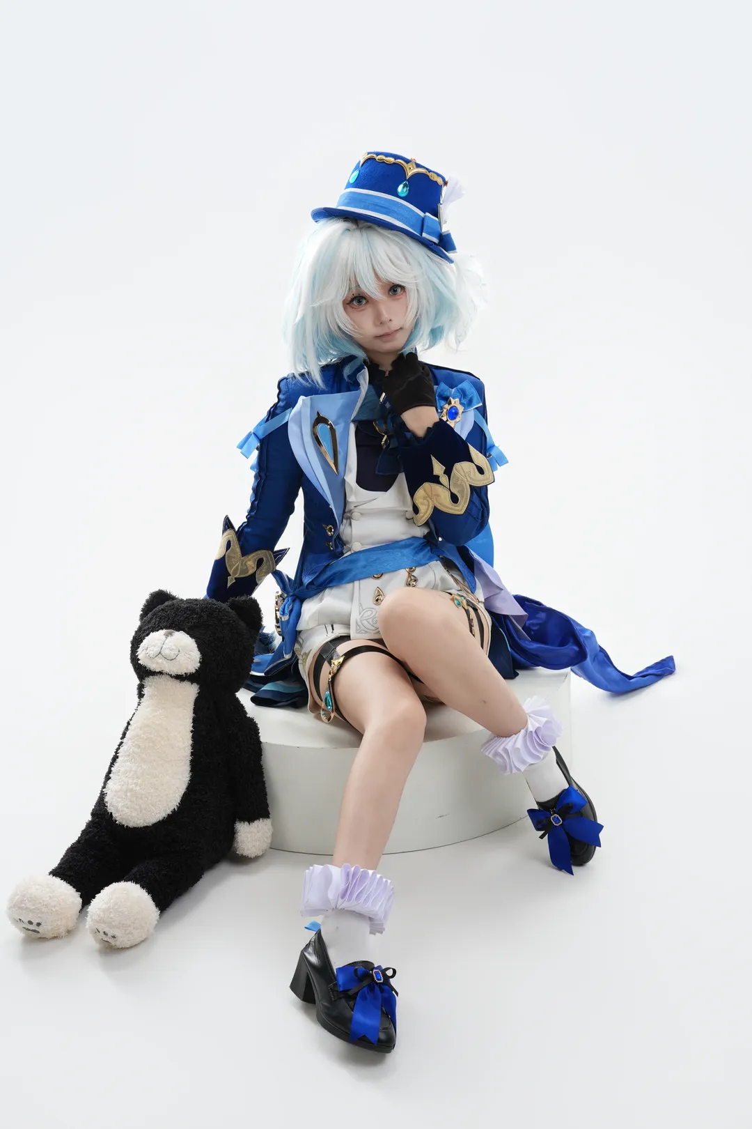 【芙宁娜cos】原神水神白棚拍摄，动作参考安排上 - 第 11 张