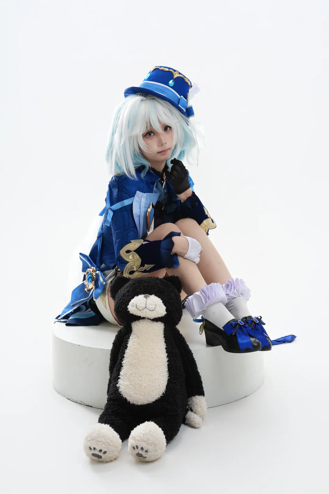 【芙宁娜cos】原神水神白棚拍摄，动作参考安排上 - 第 12 张