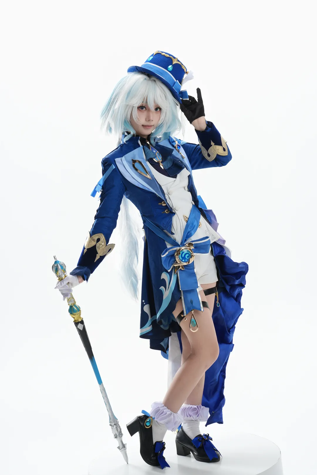 【芙宁娜cos】原神水神白棚拍摄，动作参考安排上 - 第 2 张
