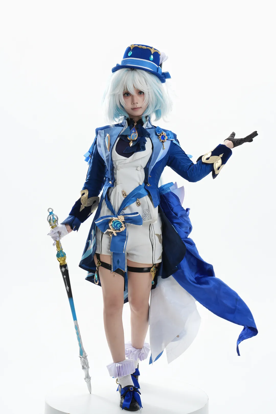 【芙宁娜cos】原神水神白棚拍摄，动作参考安排上 - 第 3 张