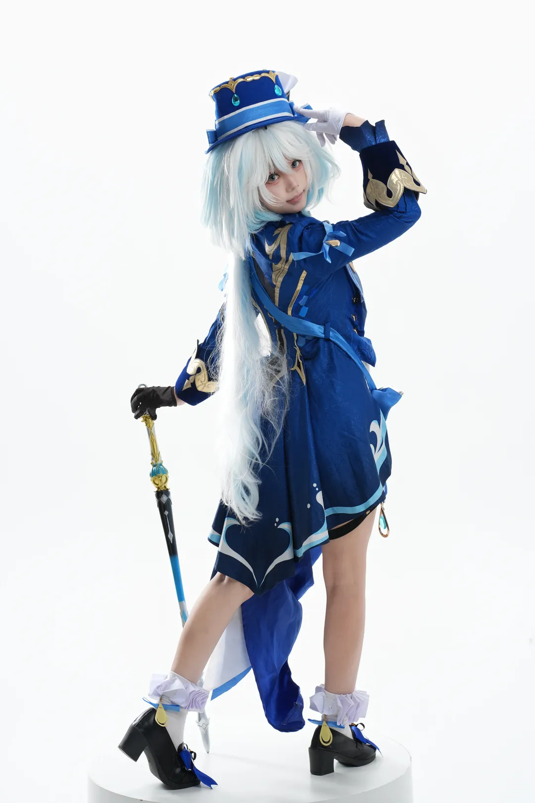 【芙宁娜cos】原神水神白棚拍摄，动作参考安排上 - 第 4 张