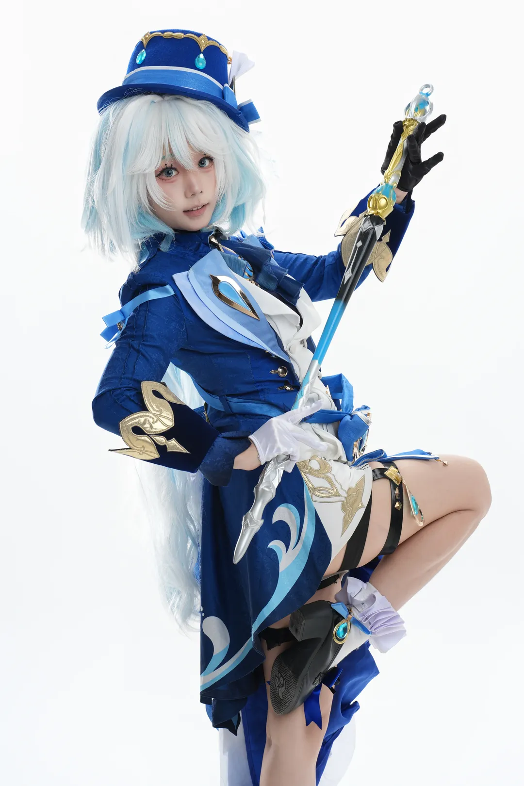 【芙宁娜cos】原神水神白棚拍摄，动作参考安排上 - 第 6 张