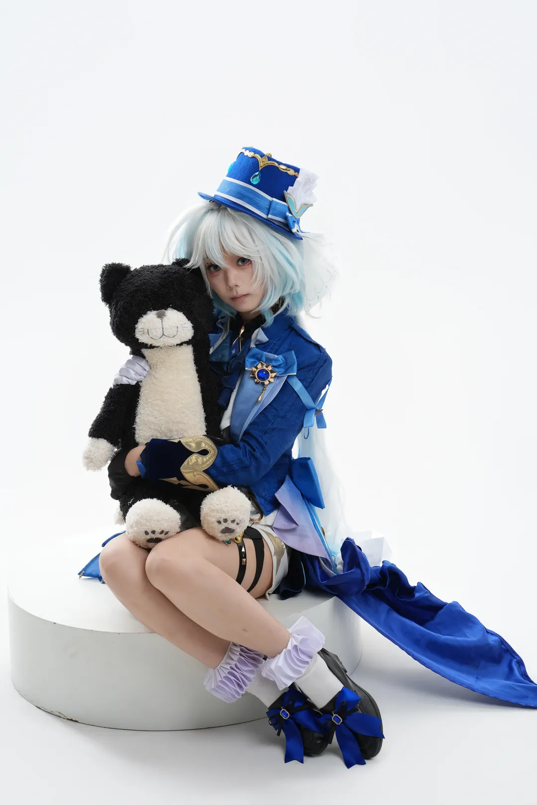 【芙宁娜cos】原神水神白棚拍摄，动作参考安排上 - 第 9 张